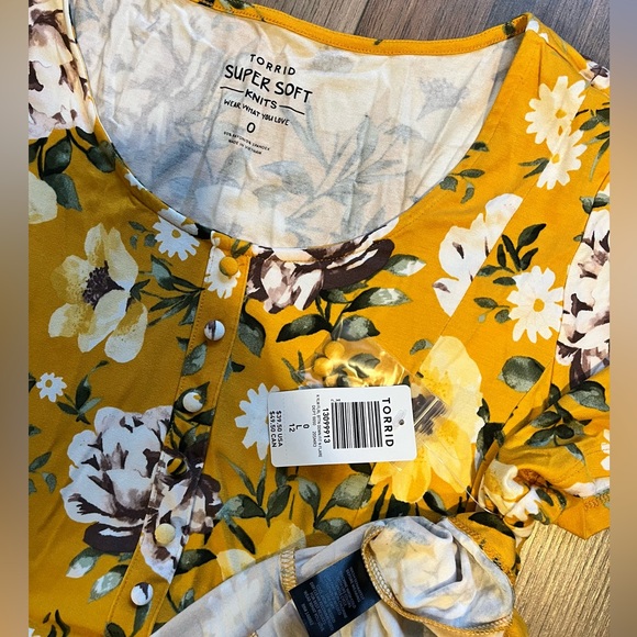 NWT Torrid 0x Yellow Flower Fit N Flare - Picture 2 of 2